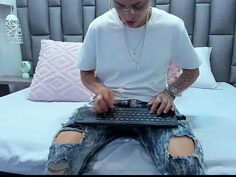 ZoeGrey online show from 04-10-26, 01:05