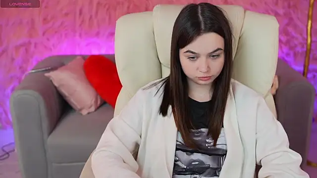 Snapshot of LeslyPeach_ chatting on 03-27-26, 02:17 LeslyPeach online show from 03-27-26, 02:17