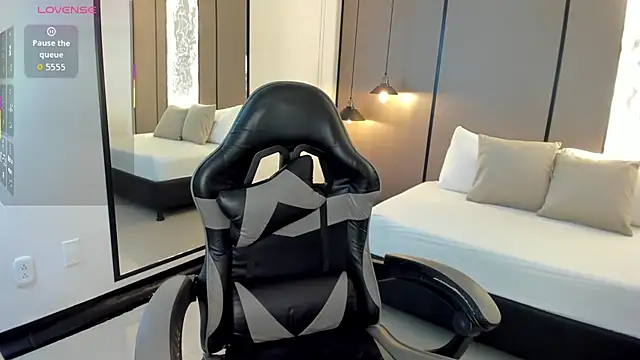 aisha hart  online show from 04-10-26, 03:01