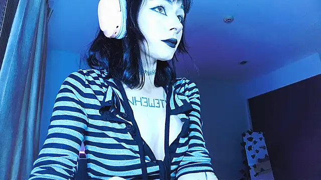 Snapshot of H3xD0ll chatting on 04-03-26, 11:14 H3xD0ll online show from 04-03-26, 11:14