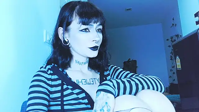 Snapshot of H3xD0ll chatting on 04-04-26, 11:24 H3xD0ll online show from 04-04-26, 11:24