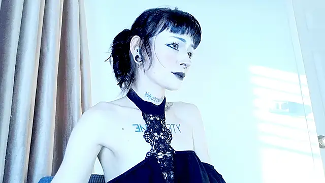 Snapshot of H3xD0ll chatting on 04-11-26, 12:04 H3xD0ll online show from 04-11-26, 12:04