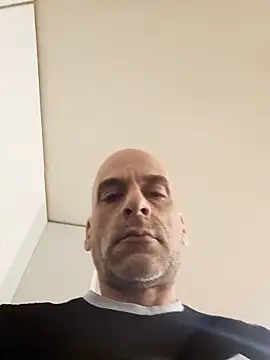 Snapshot of RoyVargo_real chatting on 03-28-26, 11:37 RoyVargo real online show from 03-28-26, 11:37