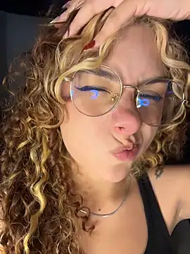 Snapshot of Amber-fire chatting on 04-01-26, 10:07 Amber-fire online show from 04-01-26, 10:07