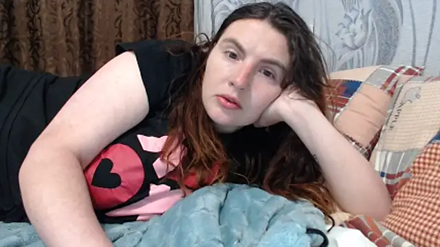 Snapshot of HettySouressx chatting on 04-15-26, 08:09 HettySouressx online show from 04-15-26, 08:09