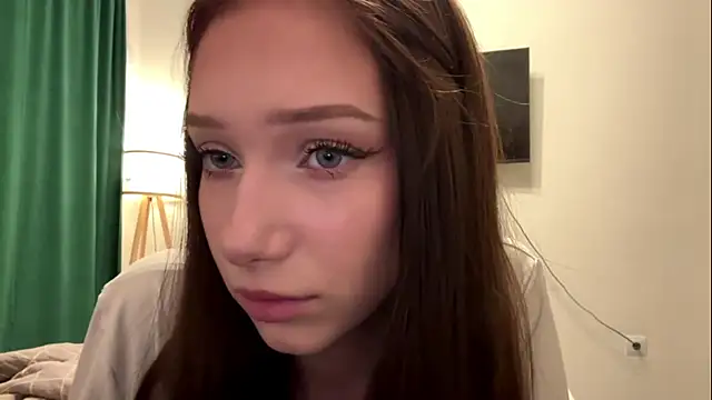 MiaNewstrom online show from 04-02-26, 08:28