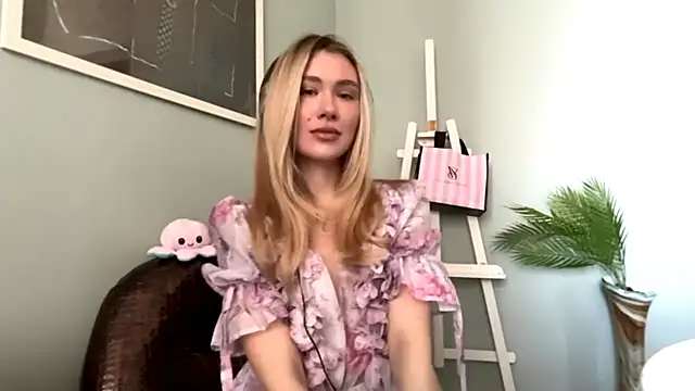 Snapshot of Alicesuperstar chatting on 03-31-26, 07:31 Alicesuperstar online show from 03-31-26, 07:31