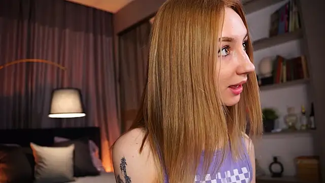 Snapshot of Melrose_ chatting on 04-03-26, 09:02 Melrose online show from 04-03-26, 09:02