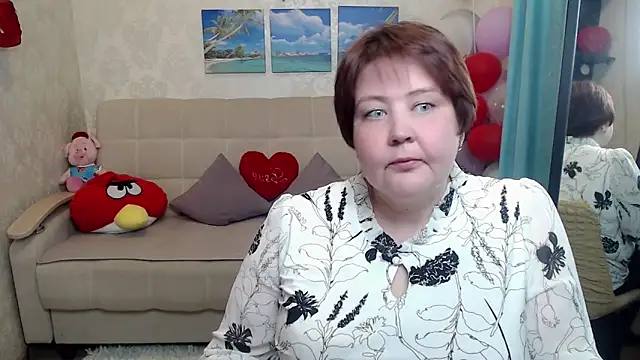 Snapshot of QUEEN02030 chatting on 04-01-26, 10:27 QUEEN02030 online show from 04-01-26, 10:27