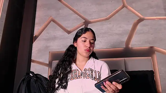 Snapshot of AdharaCasstell chatting on 04-01-26, 01:34 AdharaCasstell online show from 04-01-26, 01:34