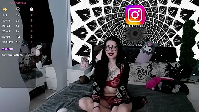 Snapshot of Lilithcaine chatting on 04-11-26, 09:02 Lilithcaine online show from 04-11-26, 09:02