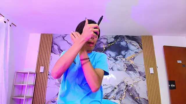 Snapshot of Angel_lux444 chatting on 04-01-26, 02:36 Angel lux444 online show from 04-01-26, 02:36