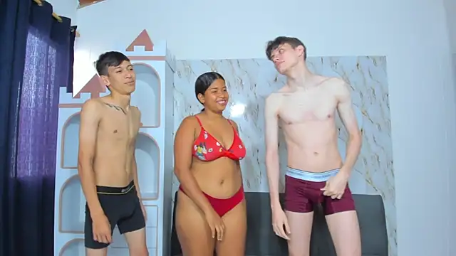 Snapshot of playhouse_couple chatting on 04-08-26, 02:50 playhouse couple online show from 04-08-26, 02:50