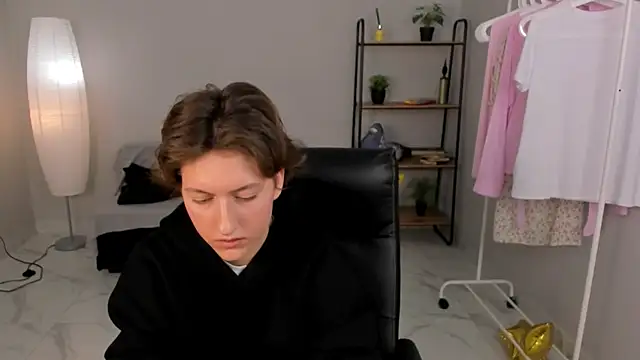 Snapshot of Klare_Jinn chatting on 04-04-26, 01:19 Klare Jinn online show from 04-04-26, 01:19