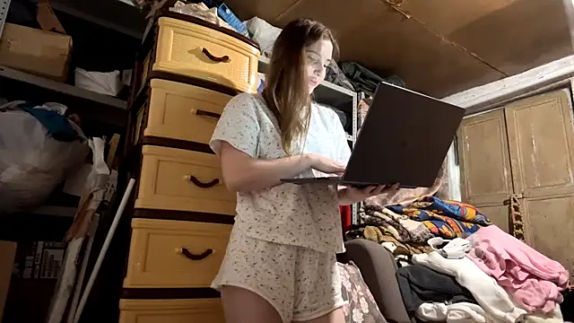 Snapshot of VelvetNoirra chatting on 04-04-26, 02:25 VelvetNoirra online show from 04-04-26, 02:25