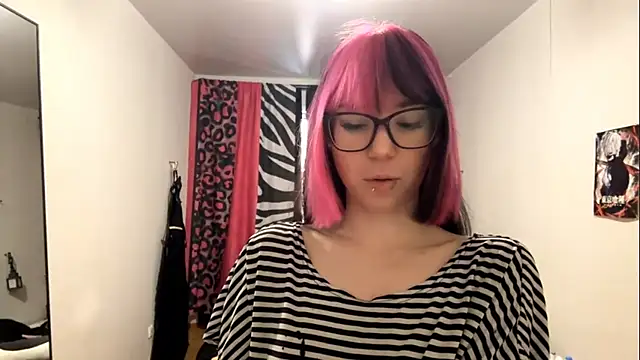 Snapshot of WifeAileen chatting on 04-07-26, 06:36 WifeAileen online show from 04-07-26, 06:36