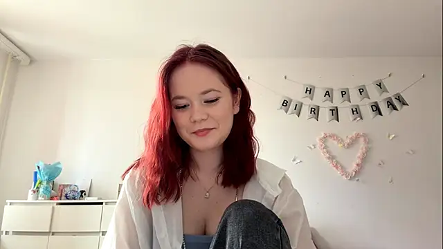 Snapshot of BernieceFender chatting on 04-13-26, 09:04 BernieceFender online show from 04-13-26, 09:04