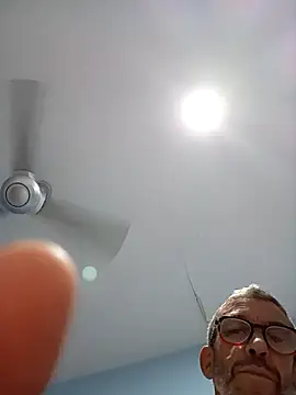 chris-sbh11 online show from 04-03-26, 06:11