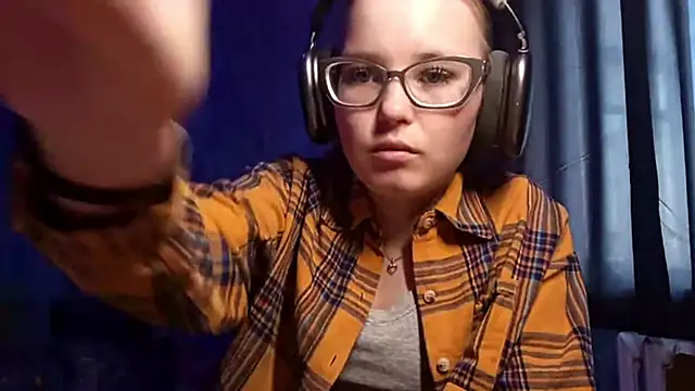 Sheriscute online show from 04-07-26, 01:11