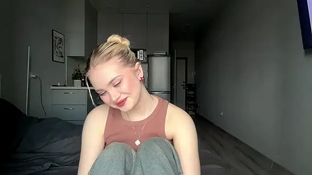 Snapshot of kirtova_ chatting on 04-15-26, 10:11 kirtova online show from 04-15-26, 10:11