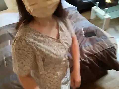 Snapshot of lemonade_madame chatting on 04-10-26, 01:33 lemonade madame online show from 04-10-26, 01:33