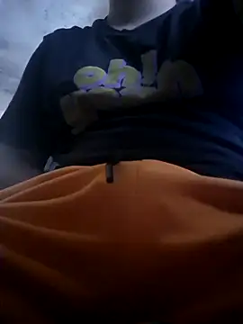 Snapshot of tobiasraimundo1 chatting on 04-04-26, 05:32 tobiasraimundo1 online show from 04-04-26, 05:32