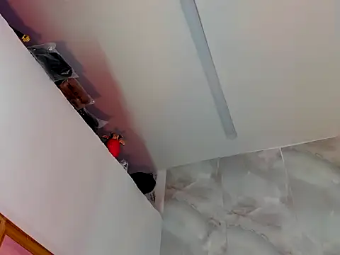 Snapshot of EllyBloom chatting on 04-12-26, 01:38 EllyBloom online show from 04-12-26, 01:38