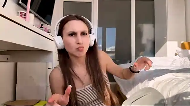 LynetteMerino online show from 04-05-26, 01:19