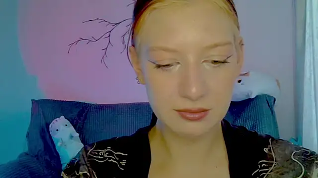 Snapshot of earn_my_lily chatting on 04-14-26, 08:31 earn my lily online show from 04-14-26, 08:31