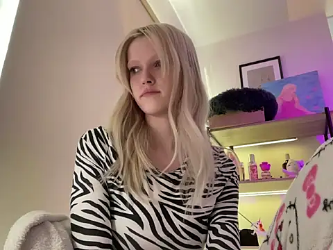 Snapshot of StellinaLuna chatting on 04-14-26, 04:02 StellinaLuna online show from 04-14-26, 04:02