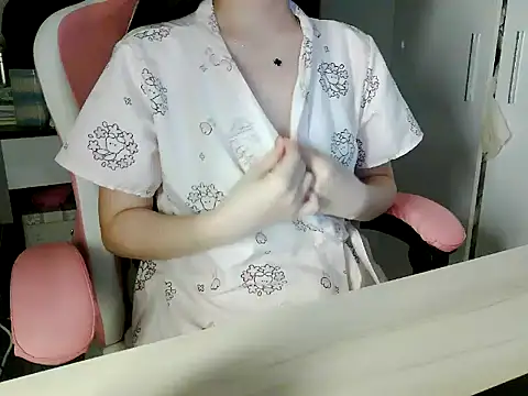 lucienguyen online show from 04-08-26, 04:18