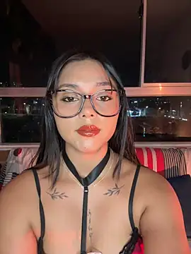 Snapshot of Pocajontas25 chatting on 04-13-26, 02:28 Pocajontas25 online show from 04-13-26, 02:28