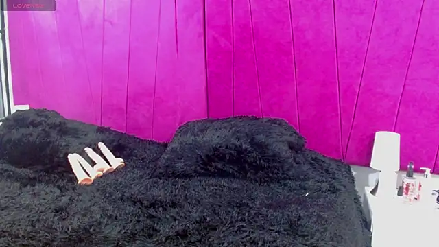 Snapshot of sharlot_sexi chatting on 04-09-26, 06:19 sharlot sexi online show from 04-09-26, 06:19