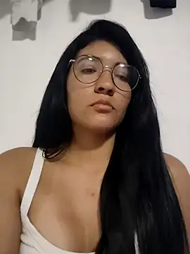 Ninaa velvett online show from 04-16-26, 10:23