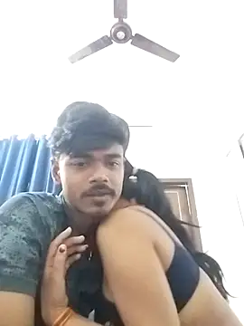 Snapshot of Love-Birdss chatting on 04-08-26, 08:42 Love-Birdss online show from 04-08-26, 08:42