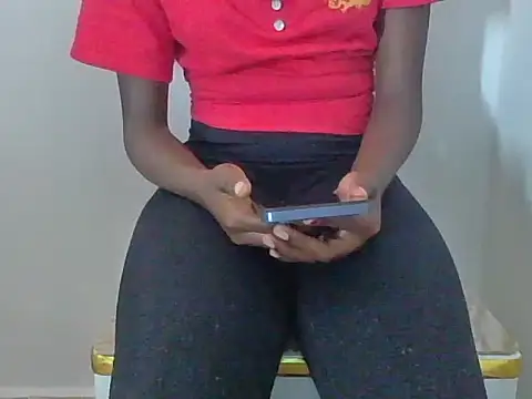 Snapshot of Momoe02 chatting on 04-12-26, 10:42 Momoe02 online show from 04-12-26, 10:42