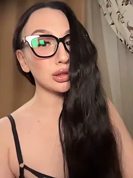 Snapshot of MileyBliss chatting on 04-15-26, 06:31 MileyBliss online show from 04-15-26, 06:31