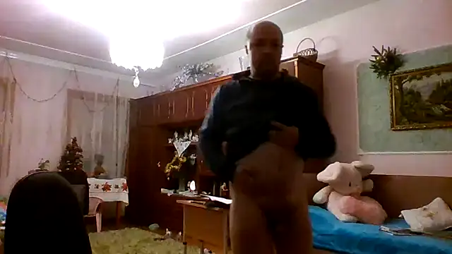 Snapshot of Luceriusbigass chatting on 12-27-24, 04:21 Luceriusbigass online show from 12-27-24, 04:21