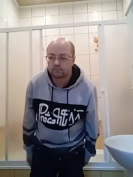 Snapshot of Luceriusbigass chatting on 02-21-25, 03:32 Luceriusbigass online show from 02-21-25, 03:32