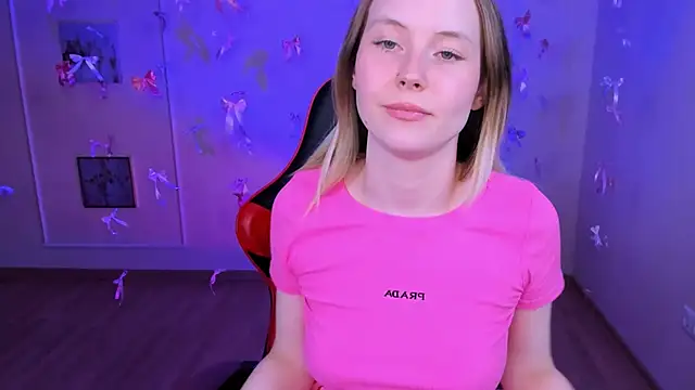 Snapshot of yourella chatting on 04-07-26, 11:15 yourella online show from 04-07-26, 11:15