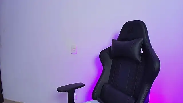 Snapshot of Megan_jacksonn_ chatting on 04-16-26, 04:13 Megan jacksonn online show from 04-16-26, 04:13