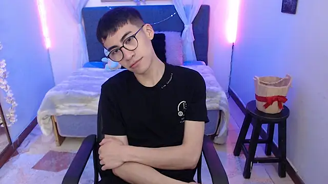 Snapshot of Andy_Norton chatting on 04-15-26, 03:35 Andy Norton online show from 04-15-26, 03:35