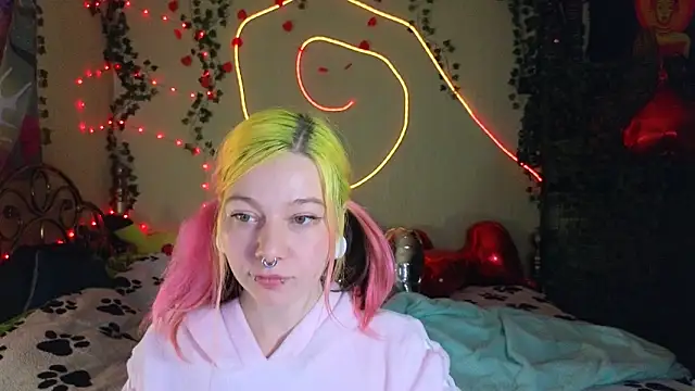 Snapshot of Sansarella chatting on 02-12-26, 05:30 Sansarella online show from 02-12-26, 05:30