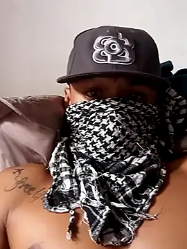 Snapshot of pika000 chatting on 04-08-26, 03:23 pika000 online show from 04-08-26, 03:23