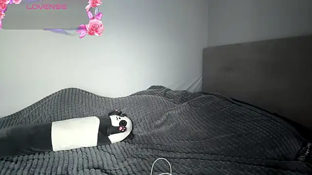 Thyeiysyla online show from 04-11-26, 02:16