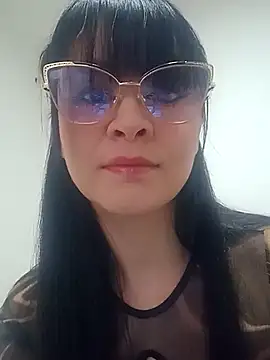 Snapshot of roos1237 chatting on 04-16-26, 11:55 roos1237 online show from 04-16-26, 11:55