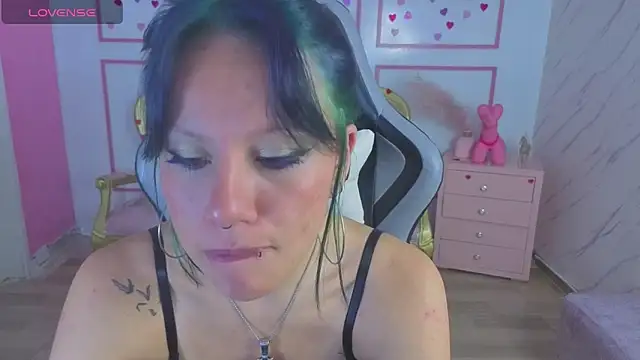 Snapshot of lewii_t chatting on 04-11-26, 02:38 lewii t online show from 04-11-26, 02:38