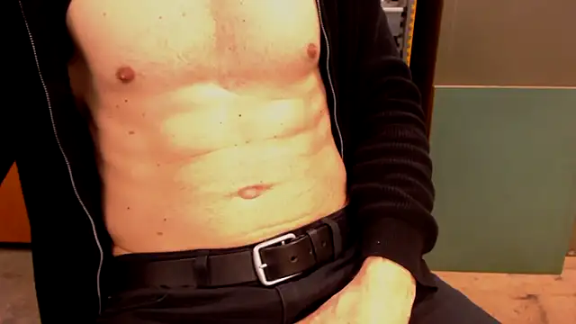 Snapshot of Blackandblue2000 chatting on 04-15-26, 07:26 Blackandblue2000 online show from 04-15-26, 07:26