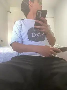 JuanF0304 online show from 04-15-26, 03:19