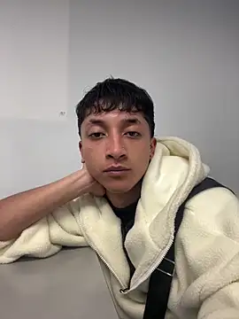 Snapshot of Aaron_Brink_ chatting on 04-10-26, 01:05 Aaron Brink online show from 04-10-26, 01:05